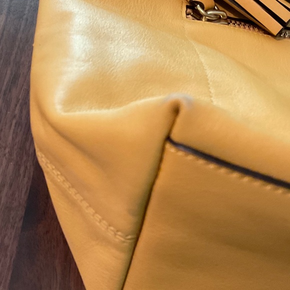 Coach Bucket Bag Pebbled Leather - Picture 3 of 8